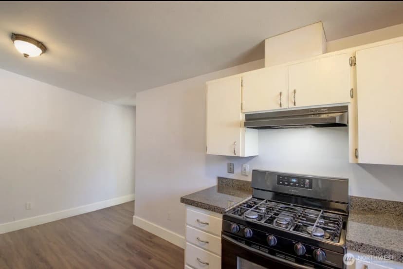 Property photo for 1206 Crystal Lane, Burlington photo 28