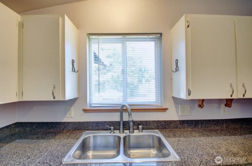 Property photo for 1206 Crystal Lane, Burlington photo 27