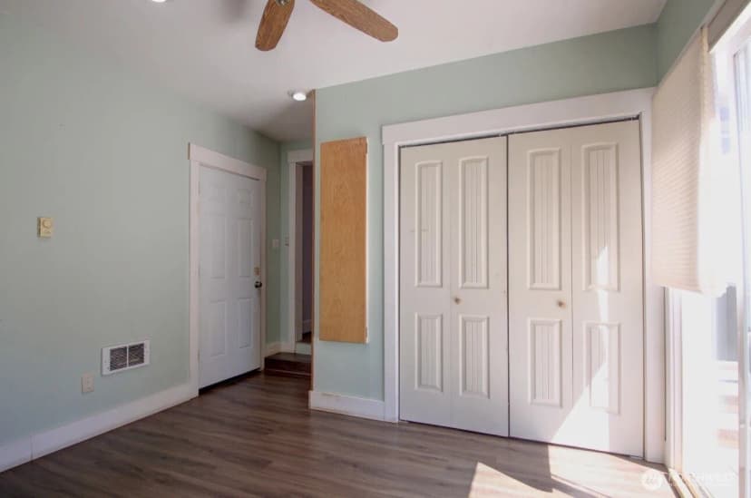 Property photo for 1206 Crystal Lane, Burlington photo 23