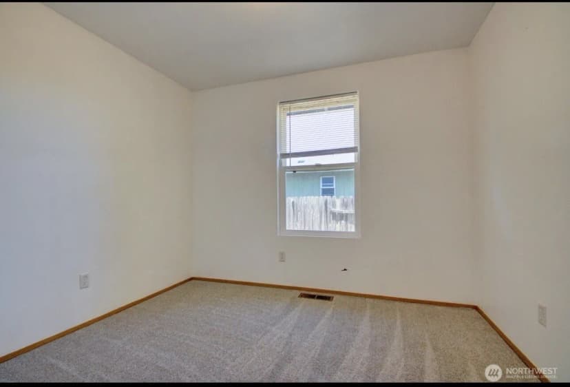 Property photo for 1206 Crystal Lane, Burlington photo 11
