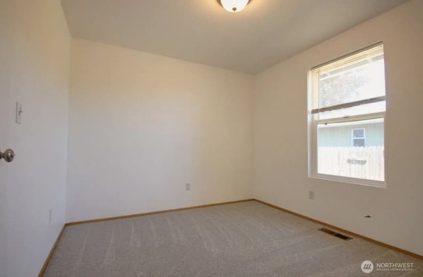 Property photo for 1206 Crystal Lane, Burlington photo 12