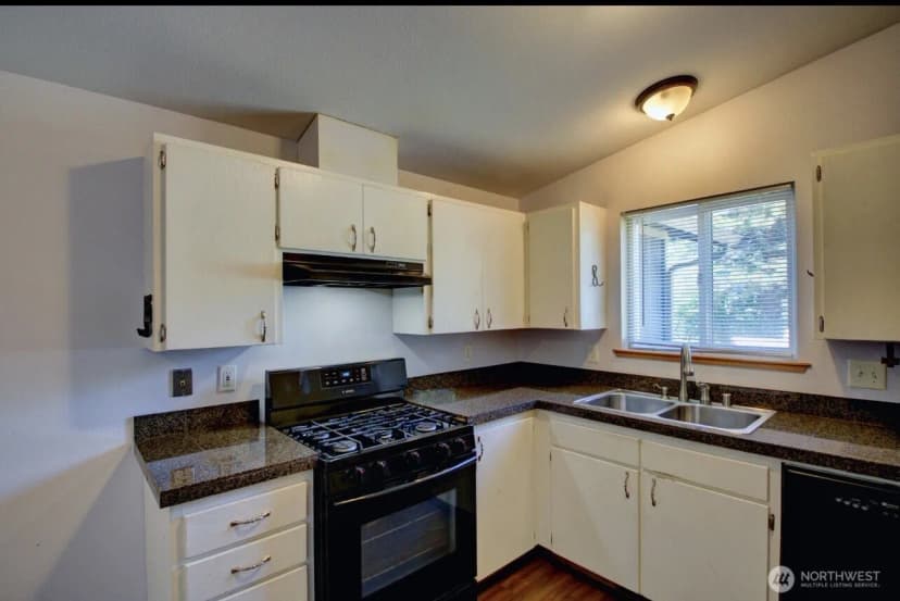 Property photo for 1206 Crystal Lane, Burlington photo 26