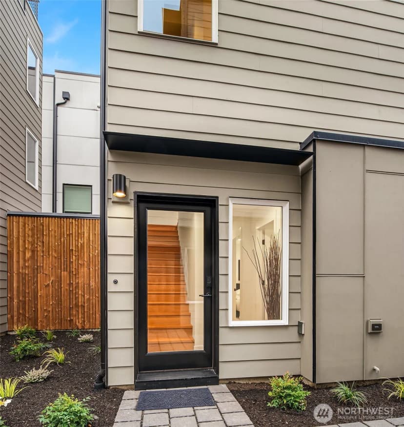 Property photo for 1457 22nd Avenue #a, Seattle photo 2