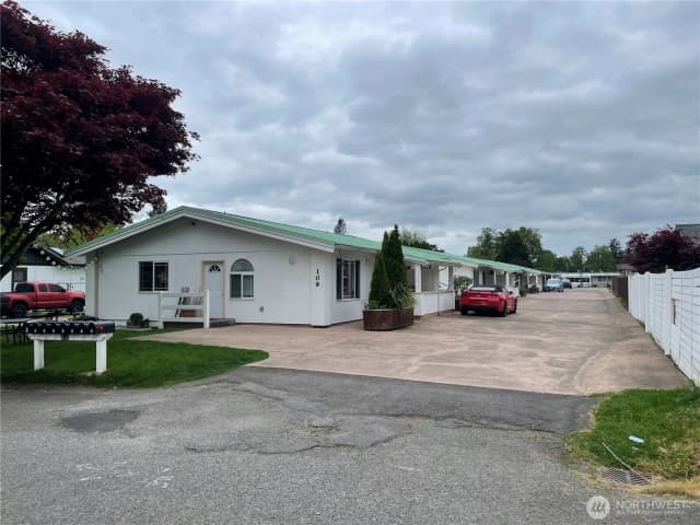 Property photo for 109 4th Avenue Se, Pacific