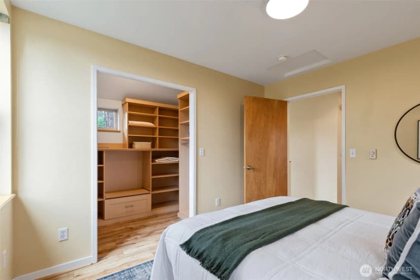 Property photo for 20215 15th Avenue Nw #e, Shoreline photo 31