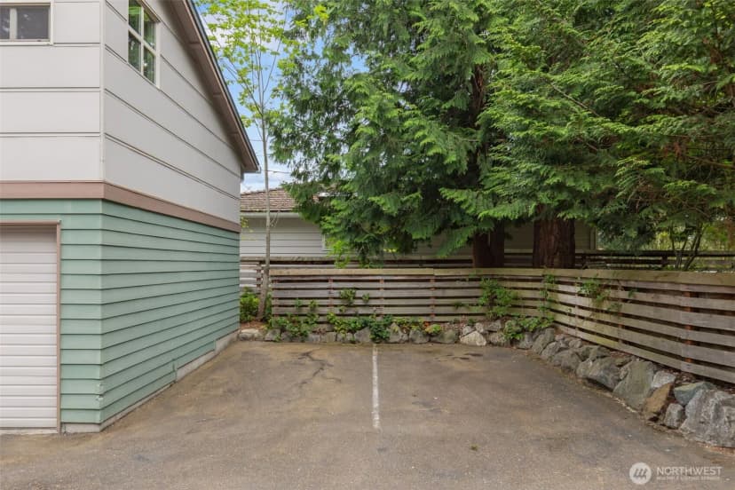 Property photo for 20215 15th Avenue Nw #e, Shoreline photo 36