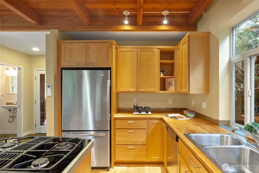 Property photo for 20215 15th Avenue Nw #e, Shoreline photo 16