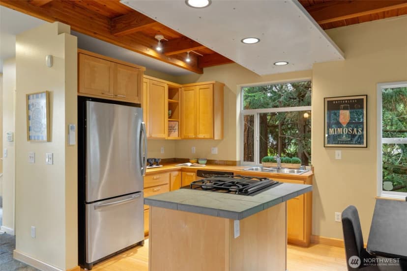Property photo for 20215 15th Avenue Nw #e, Shoreline photo 17