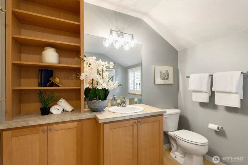 Property photo for 20215 15th Avenue Nw #e, Shoreline photo 26
