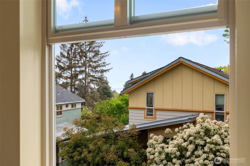 Property photo for 20215 15th Avenue Nw #e, Shoreline photo 30
