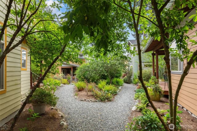 Property photo for 20215 15th Avenue Nw #e, Shoreline photo 3