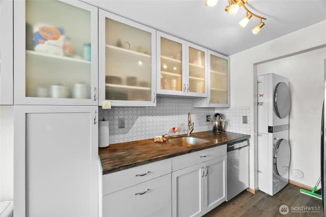 Property photo for 2020 Grant Avenue S #l104, Renton photo 3