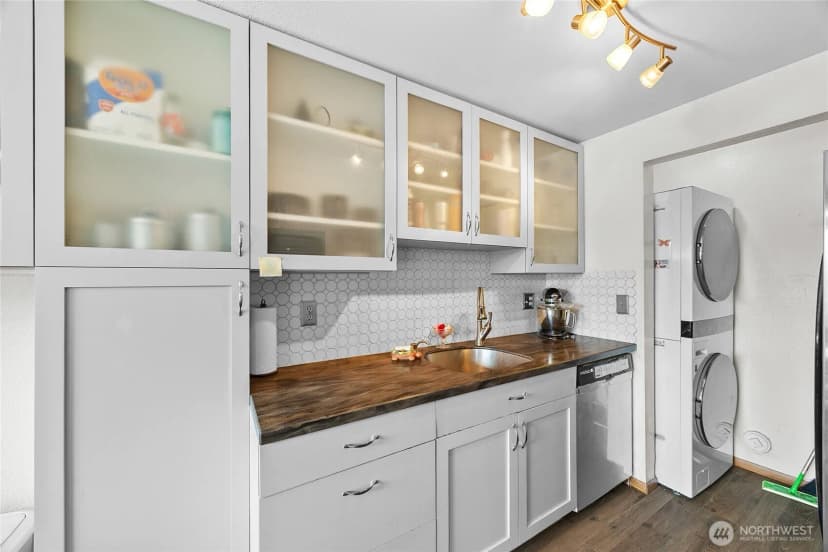 Property photo for 2020 Grant Avenue S #l104, Renton photo 3