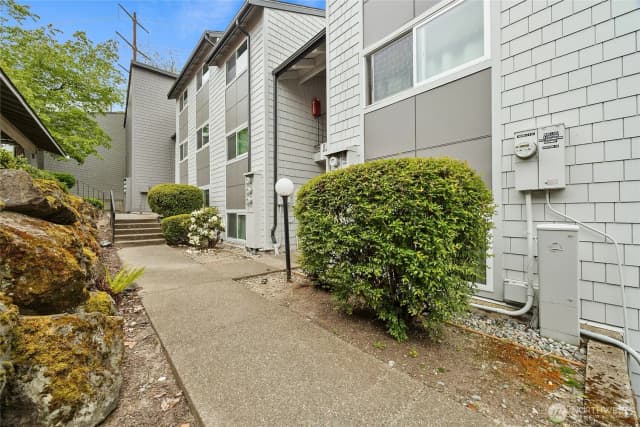 Property photo for 2020 Grant Avenue S #l104, Renton photo 2