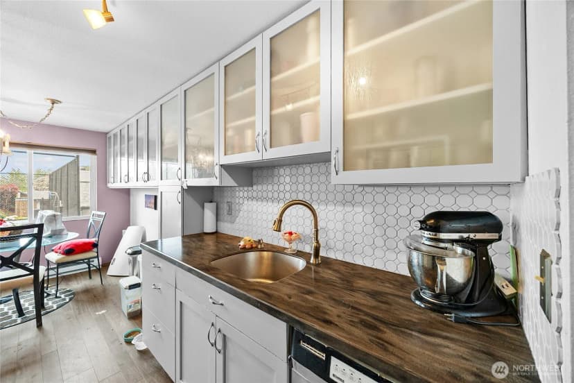 Property photo for 2020 Grant Avenue S #l104, Renton photo 5