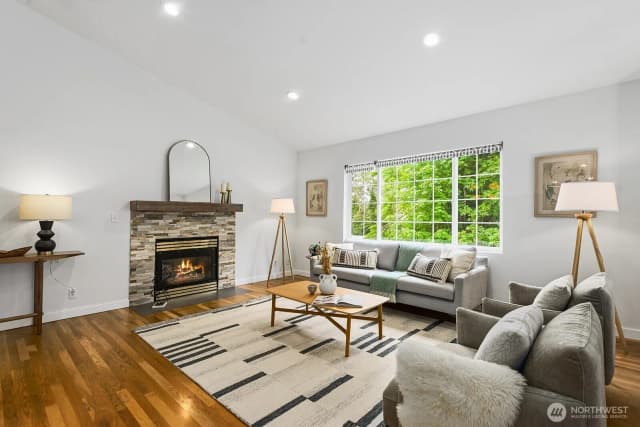 Property photo for 4035 Ne 110th Street, Seattle photo 2
