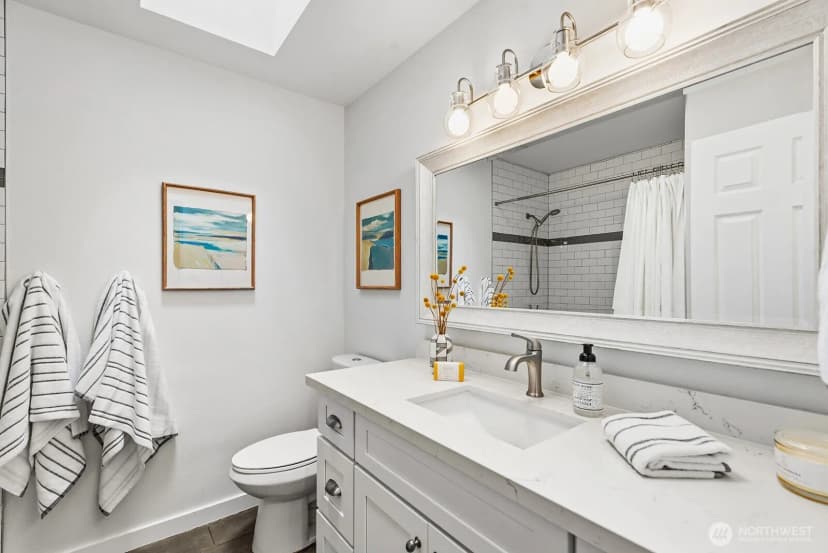 Property photo for 4035 Ne 110th Street, Seattle photo 15