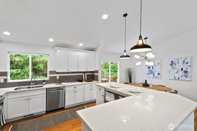 Property photo for 4035 Ne 110th Street, Seattle photo 5