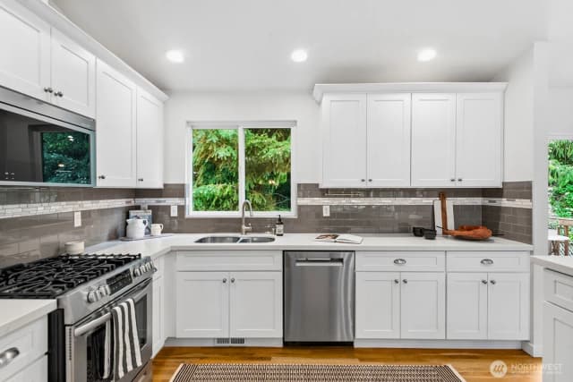 Property photo for 4035 Ne 110th Street, Seattle photo 4