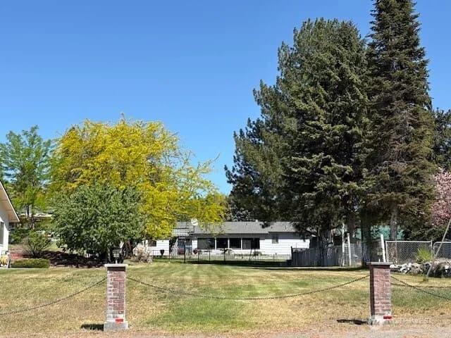 Property photo for 23 W Hale Avenue, Omak