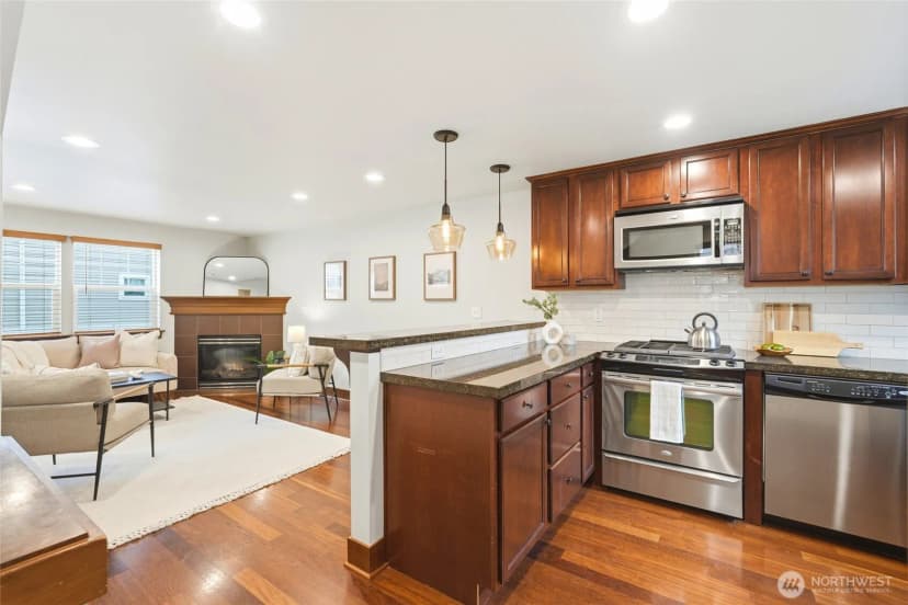 Property photo for 725 N 95th Street #b, Seattle photo 4