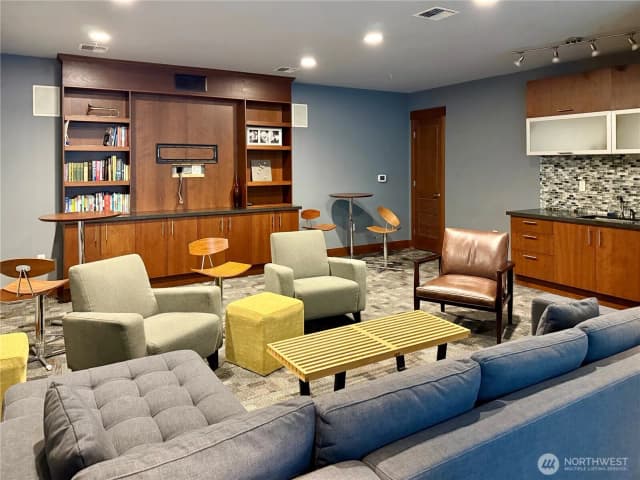 Property photo for 4547 8th Avenue Ne #204, Seattle photo 4