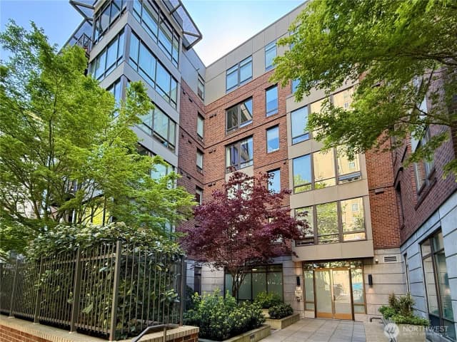 Property photo for 4547 8th Avenue Ne #204, Seattle photo 2