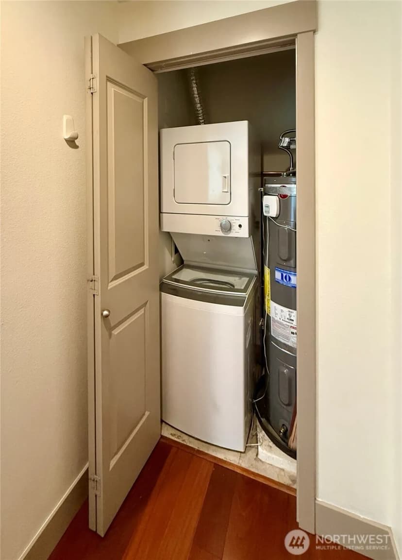 Property photo for 4547 8th Avenue Ne #204, Seattle photo 9