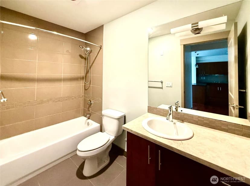 Property photo for 4547 8th Avenue Ne #204, Seattle photo 8