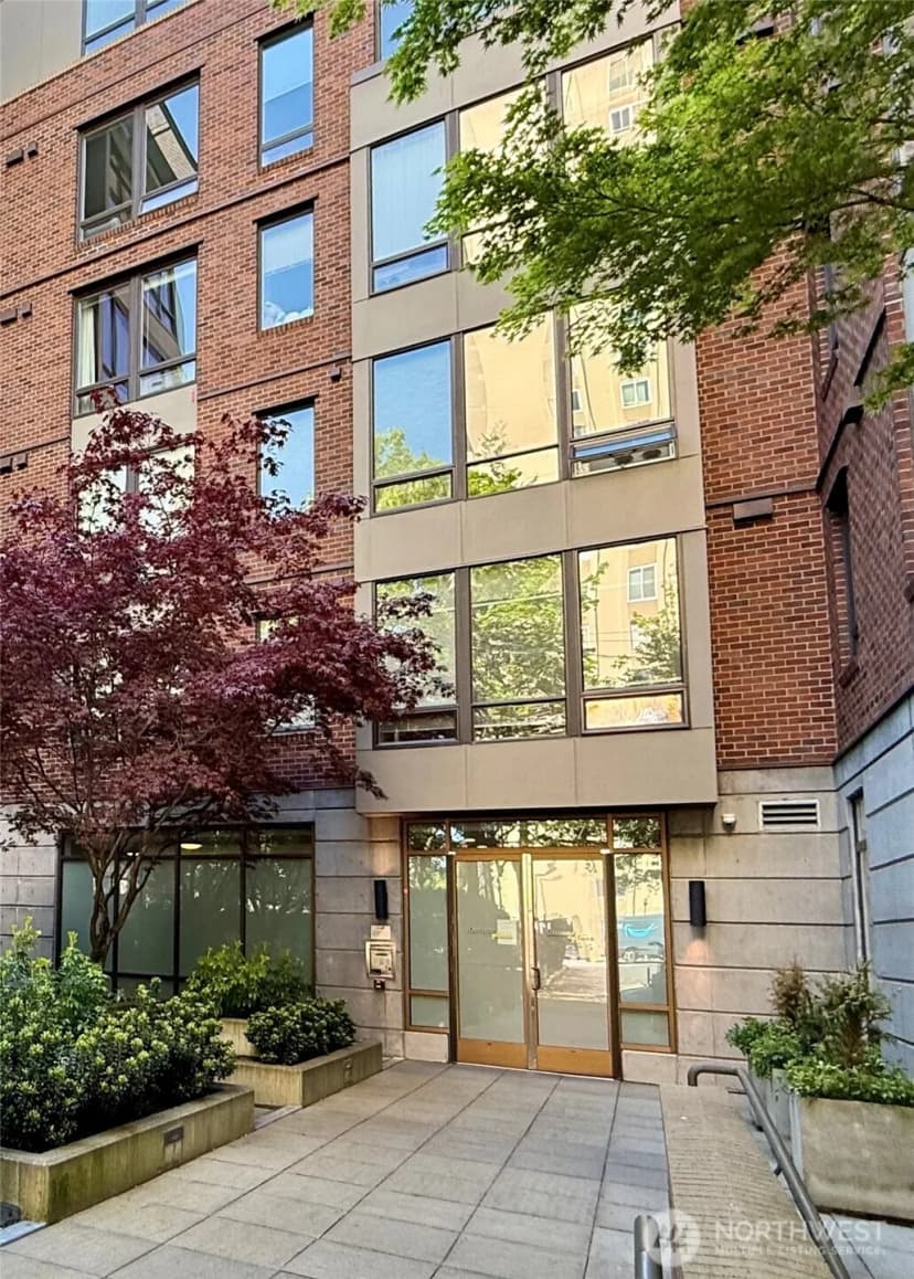 Property photo for 4547 8th Avenue Ne #204, Seattle photo 3