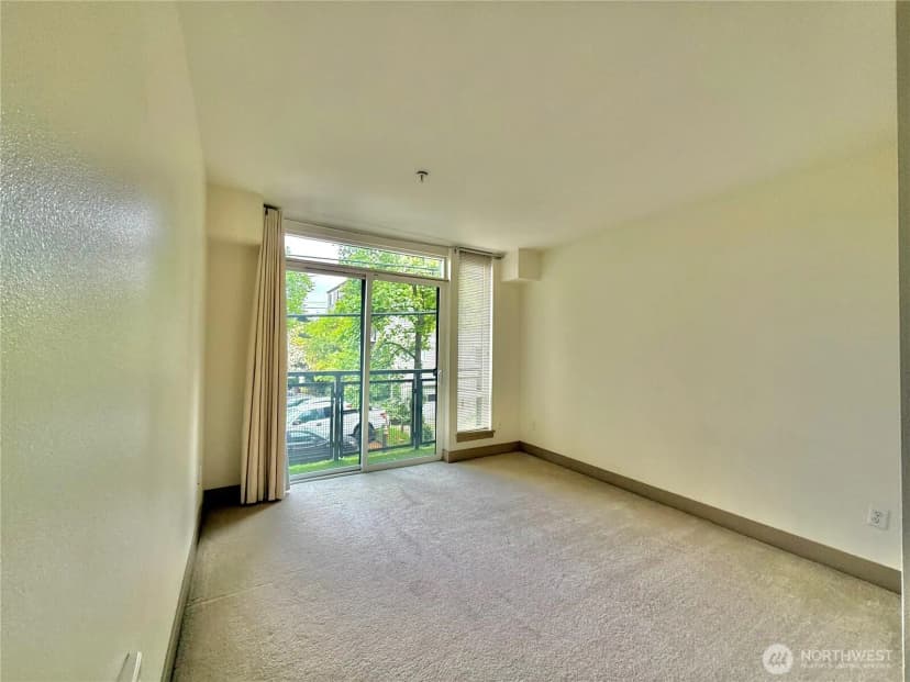 Property photo for 4547 8th Avenue Ne #204, Seattle photo 6