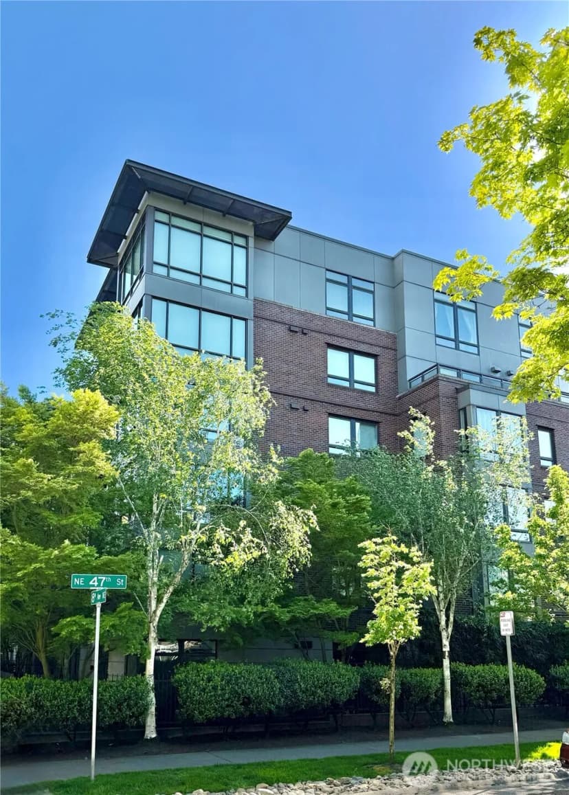 Property photo for 4547 8th Avenue Ne #204, Seattle