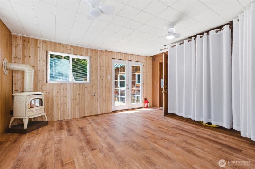 Property photo for 33822 State Route 706 E, Ashford photo 12
