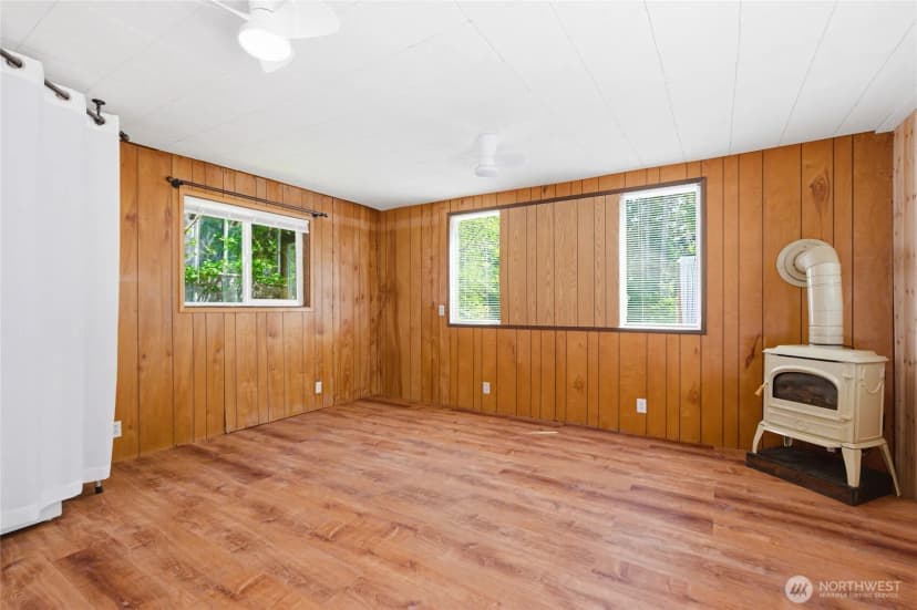 Property photo for 33822 State Route 706 E, Ashford photo 11