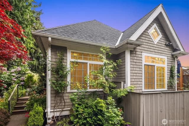 Property photo for 2511 E Roy Street, Seattle photo 2