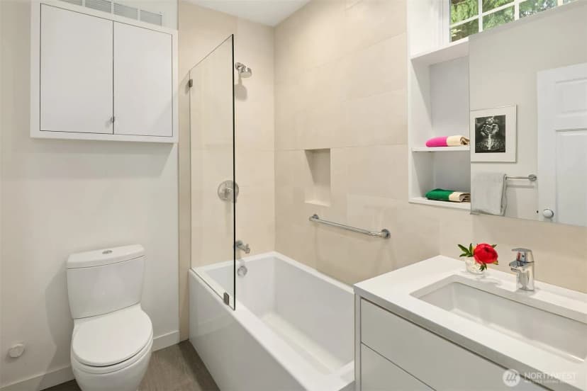 Property photo for 2511 E Roy Street, Seattle photo 26