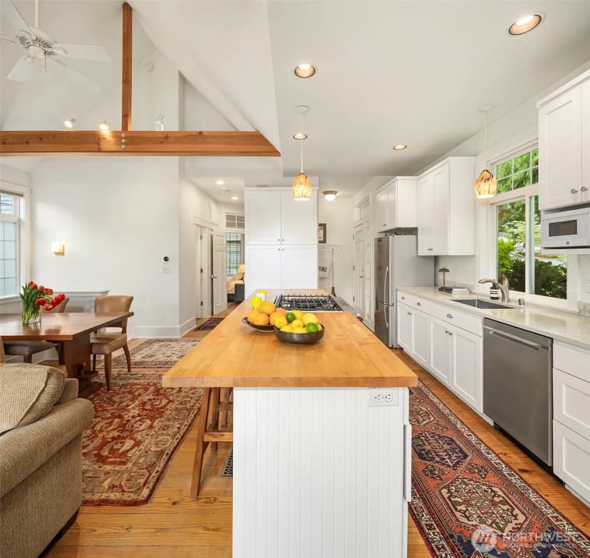 Property photo for 2511 E Roy Street, Seattle photo 12