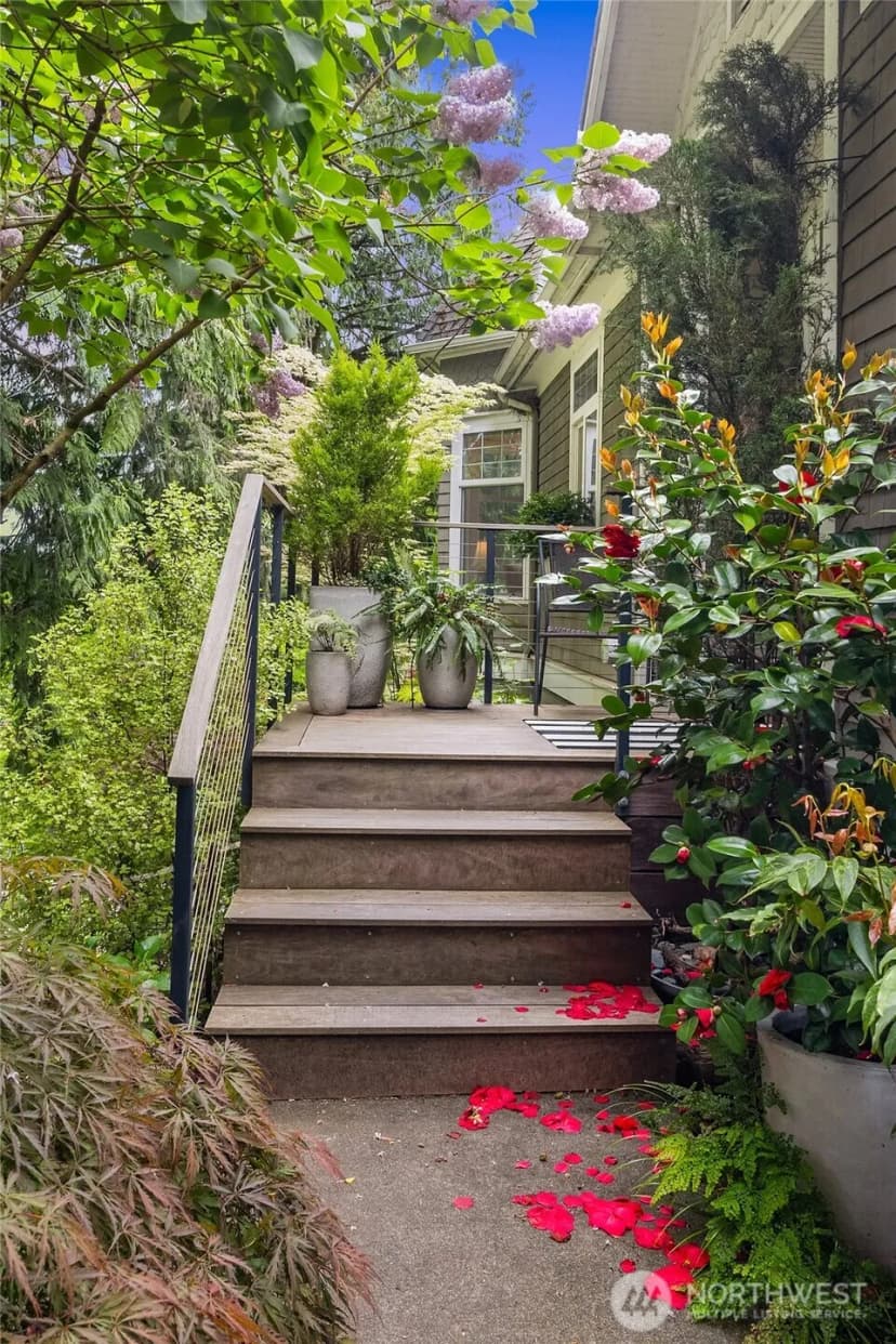 Property photo for 2511 E Roy Street, Seattle photo 3