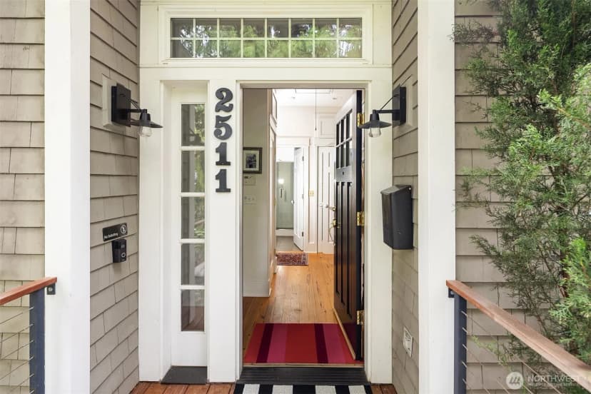 Property photo for 2511 E Roy Street, Seattle photo 4
