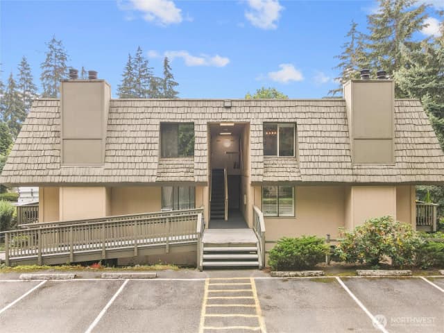 Property photo for 1420 153rd Ave Ne #4004, Bellevue photo 2