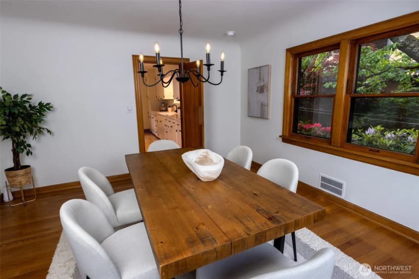 Property photo for 1403 2nd Avenue N, Seattle photo 10