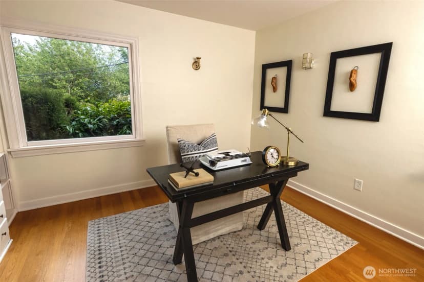 Property photo for 1403 2nd Avenue N, Seattle photo 8