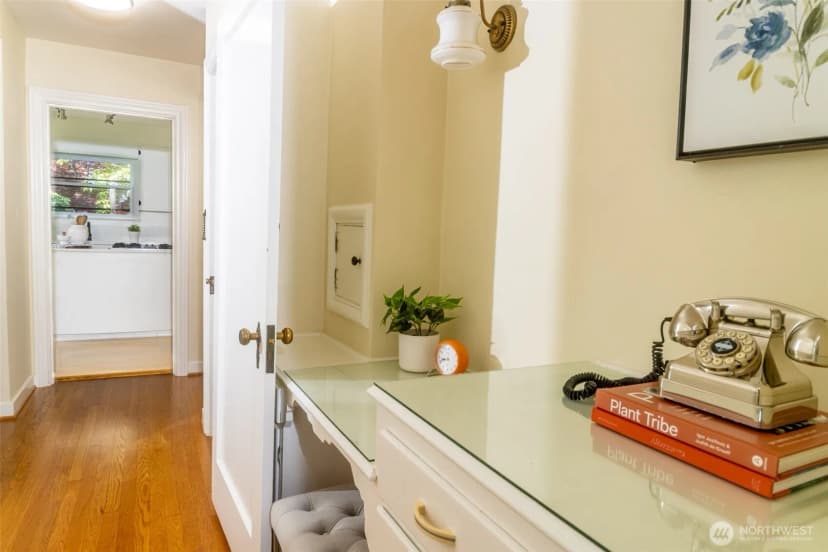 Property photo for 1403 2nd Avenue N, Seattle photo 11
