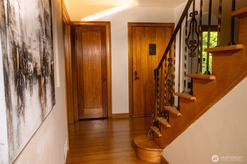 Property photo for 1403 2nd Avenue N, Seattle photo 27