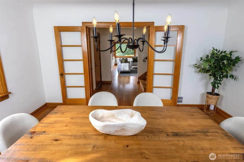 Property photo for 1403 2nd Avenue N, Seattle photo 9