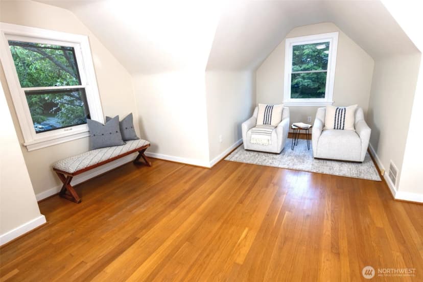 Property photo for 1403 2nd Avenue N, Seattle photo 17