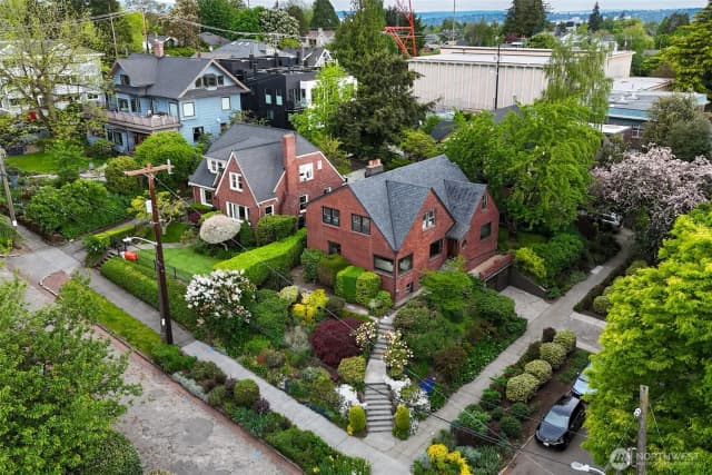 Property photo for 1403 2nd Avenue N, Seattle photo 2