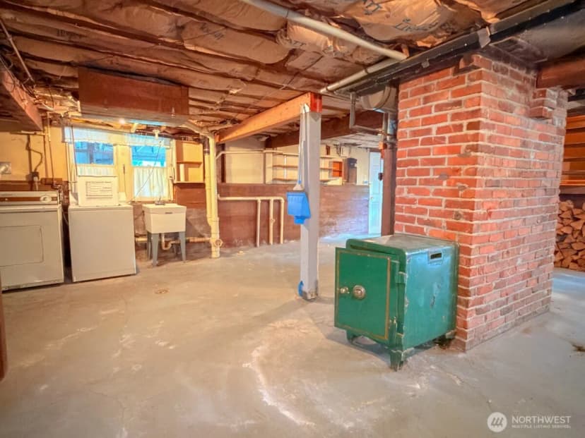 Property photo for 612 S 160th Street, Burien photo 33