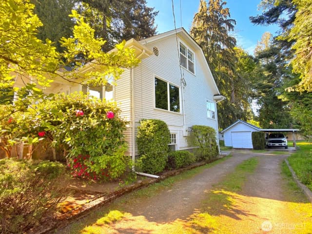 Property photo for 612 S 160th Street, Burien photo 2