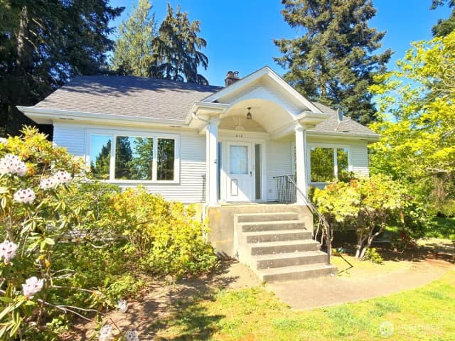 Property photo for 612 S 160th Street, Burien